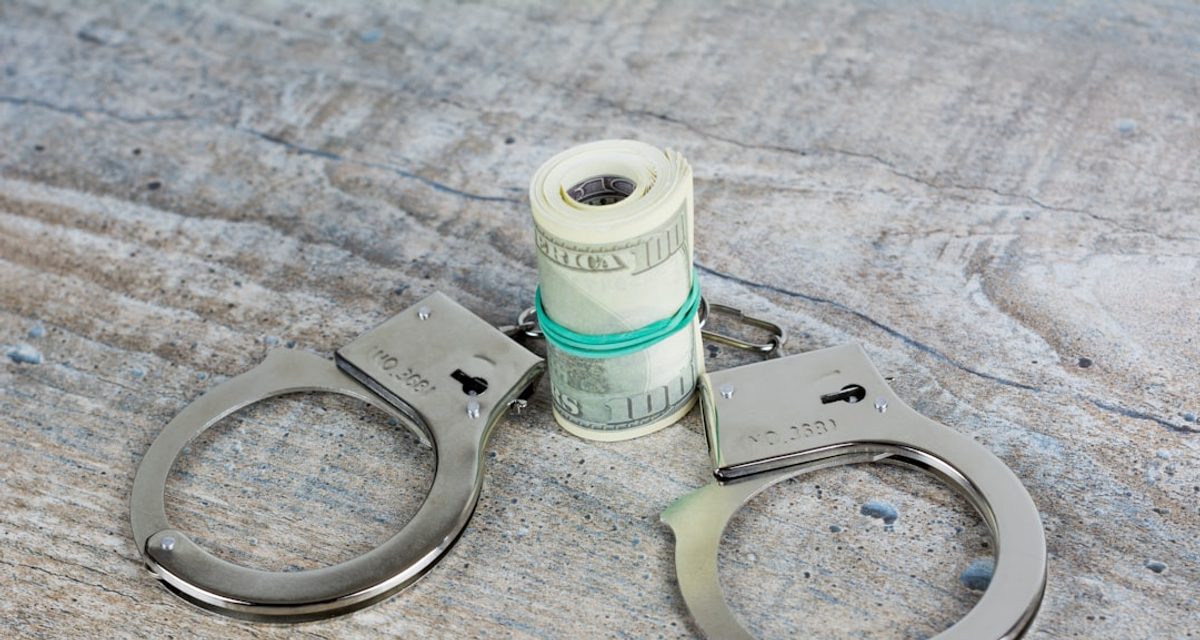 Полицейские задержали пятерых подозреваемых в вымогательстве 7 миллионов рублей