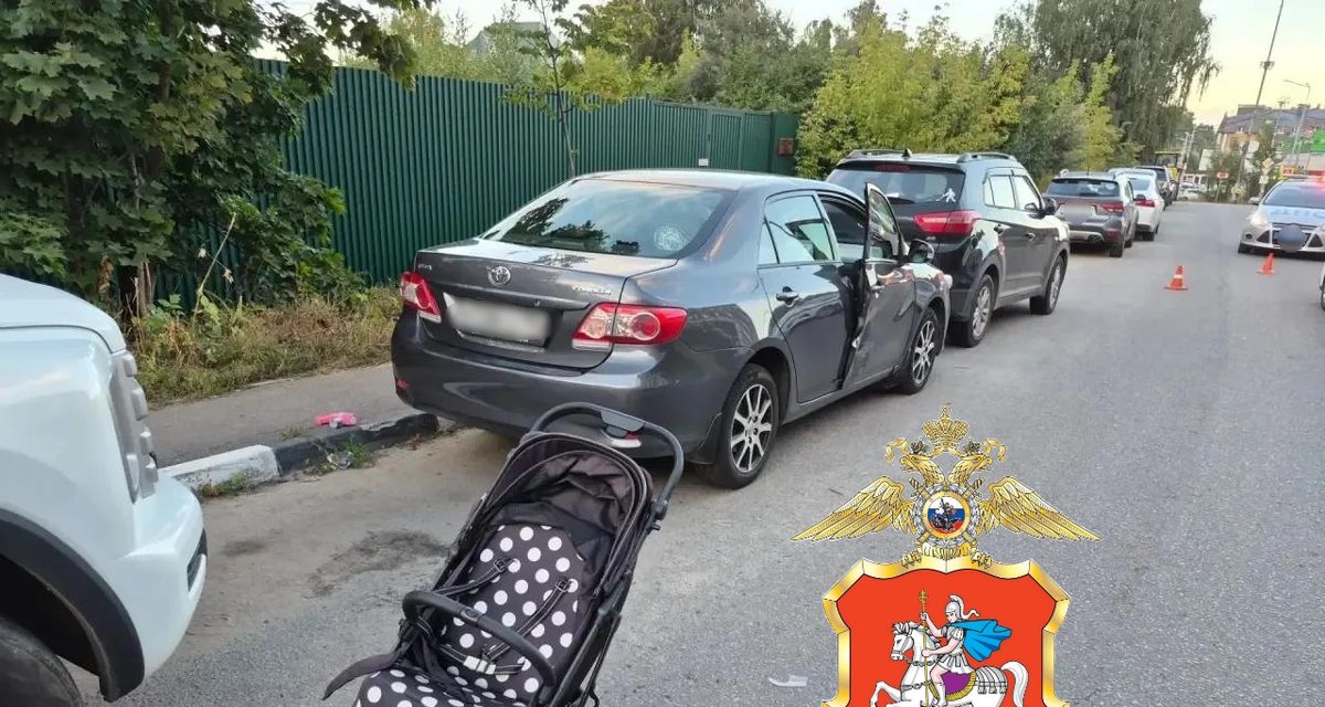 В Королёве нетрезвый водитель сбил отца с двухлетней дочерью в коляске
